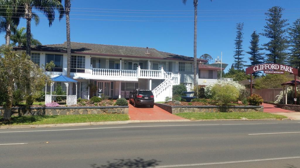 Clifford Park Motor Inn トゥーンバ エクステリア 写真
