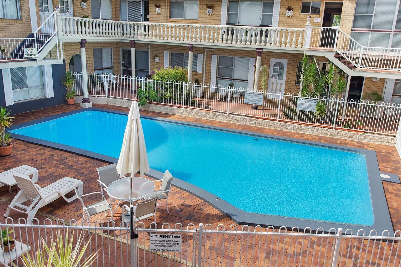 Clifford Park Motor Inn トゥーンバ エクステリア 写真