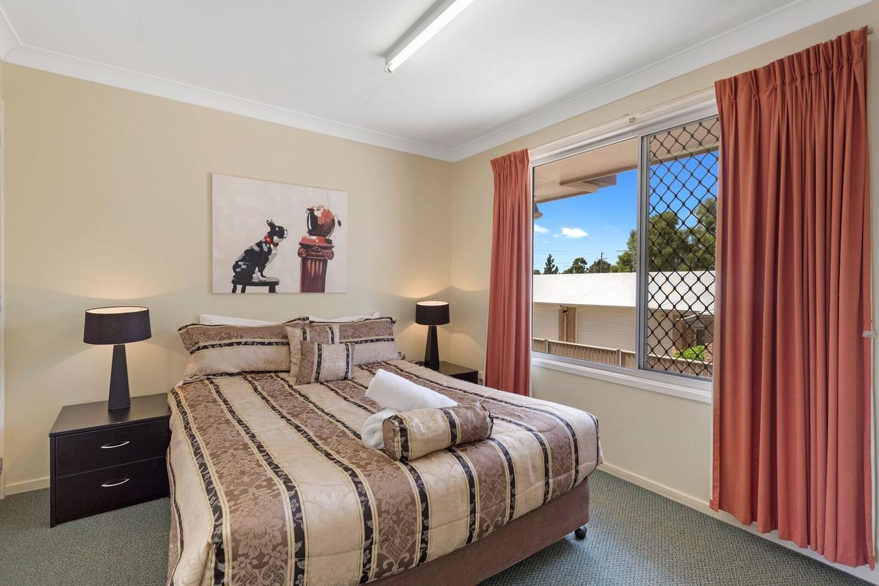 Clifford Park Motor Inn トゥーンバ エクステリア 写真