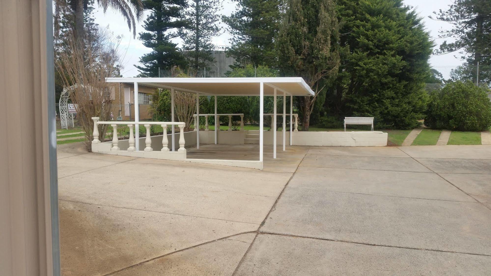 Clifford Park Motor Inn トゥーンバ エクステリア 写真