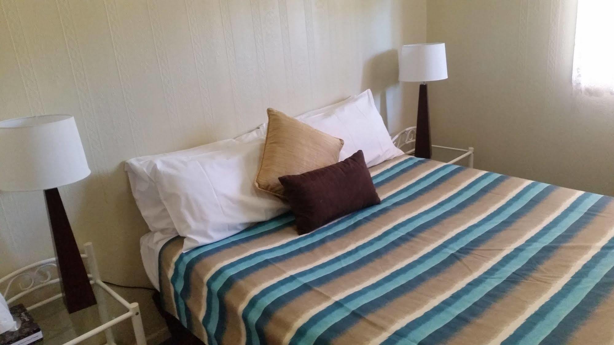 Clifford Park Motor Inn トゥーンバ エクステリア 写真